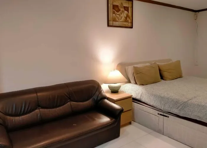 Fully Furnished Omni Tower Apartments Nana - Sukhumvit Soi 4